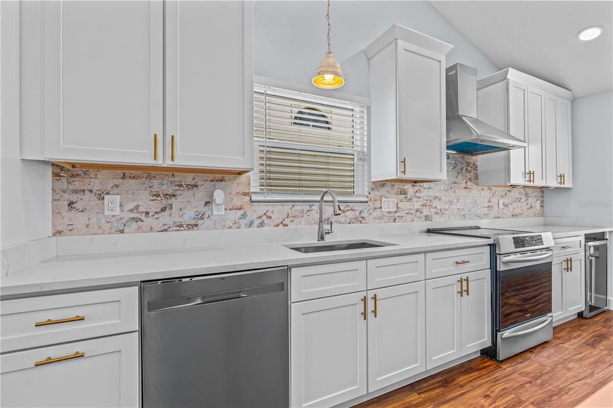 762 PINE SHORES CIRCLE — photo 9 of 43
