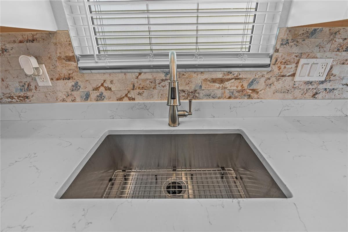 762 PINE SHORES CIRCLE — photo 13 of 43