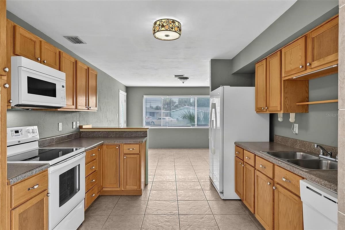 22 BEECHWOOD DRIVE — photo 12 of 59