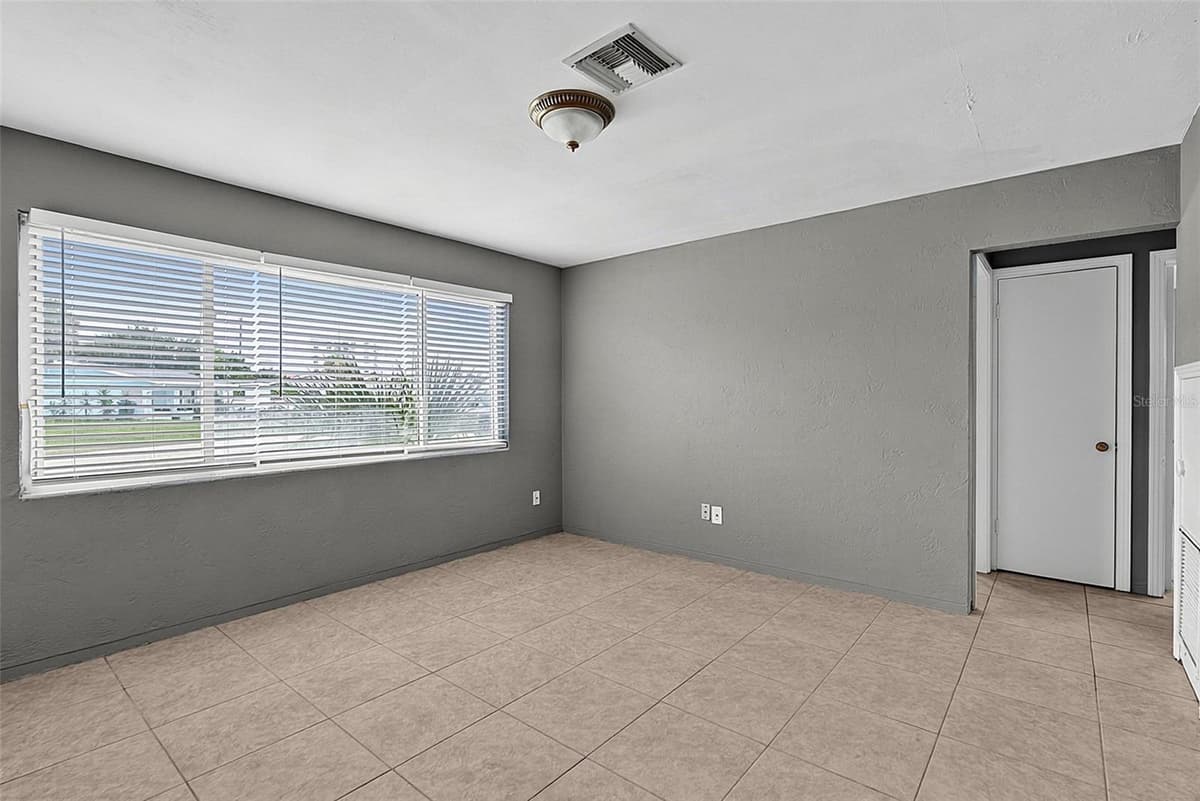 22 BEECHWOOD DRIVE — photo 8 of 59