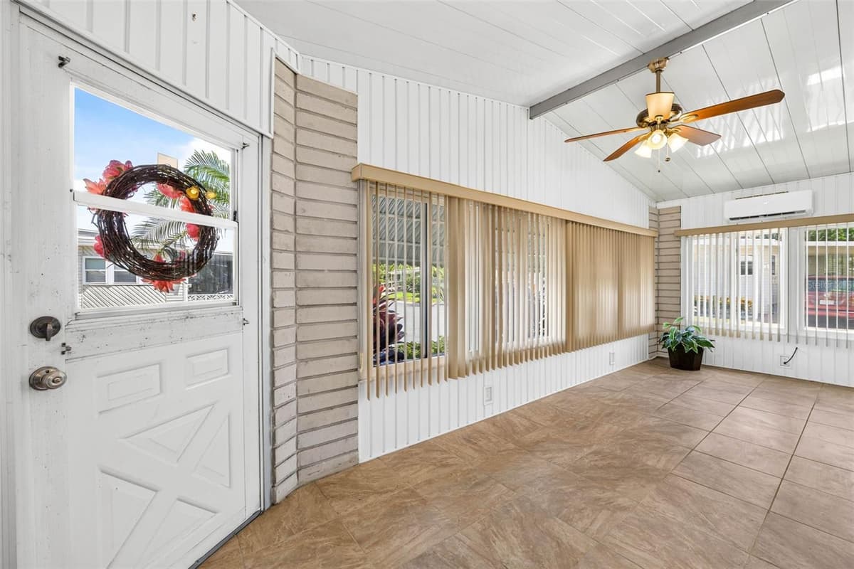 12501 ULMERTON ROAD — photo 12 of 32