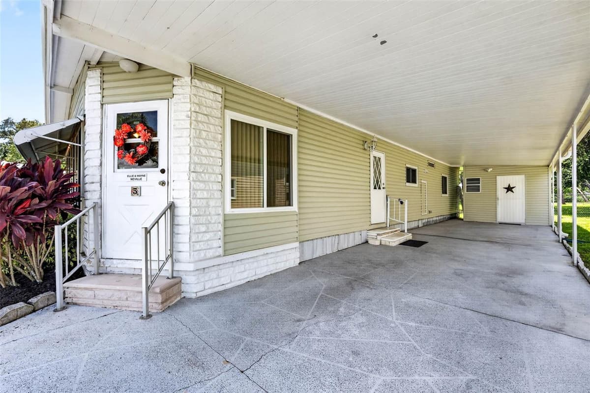 12501 ULMERTON ROAD — photo 4 of 32