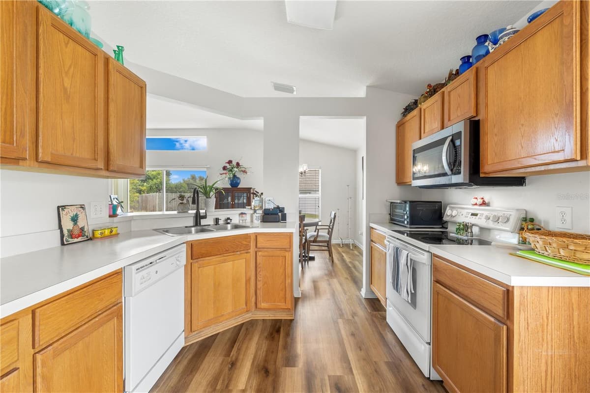 10234 HUNTERS HAVEN BOULEVARD — photo 17 of 44