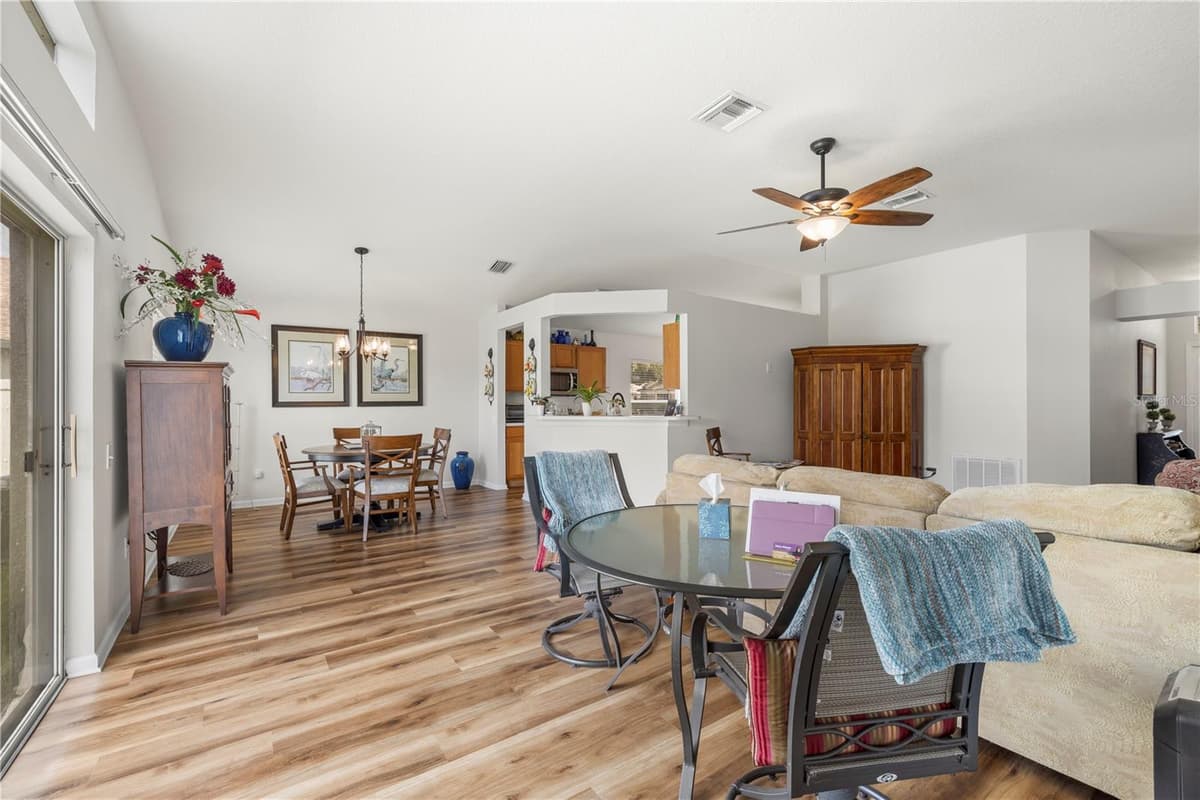 10234 HUNTERS HAVEN BOULEVARD — photo 11 of 44