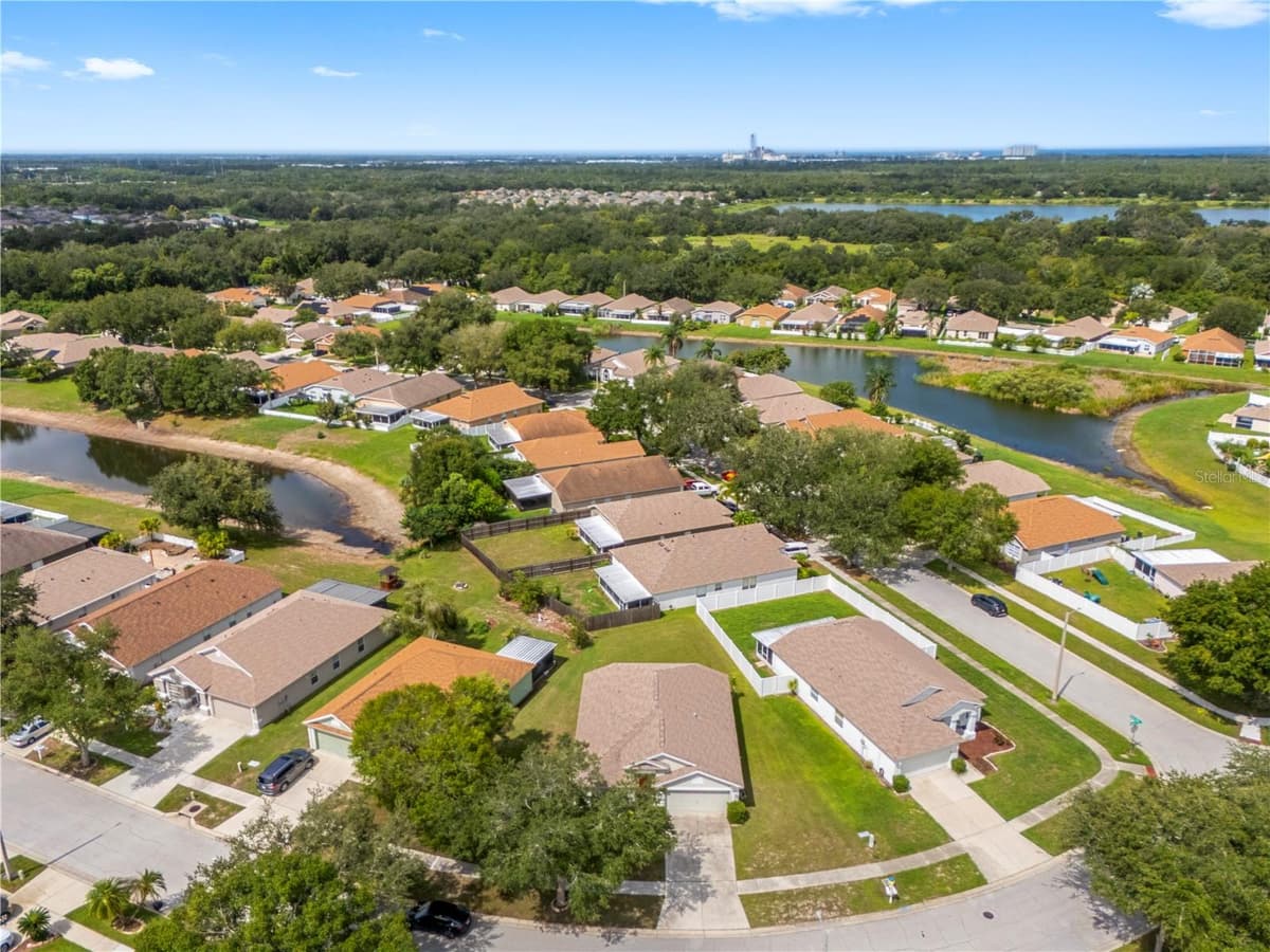 10234 HUNTERS HAVEN BOULEVARD — photo 40 of 44