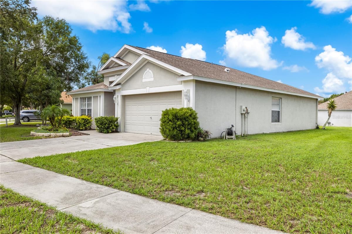 10234 HUNTERS HAVEN BOULEVARD — photo 5 of 44