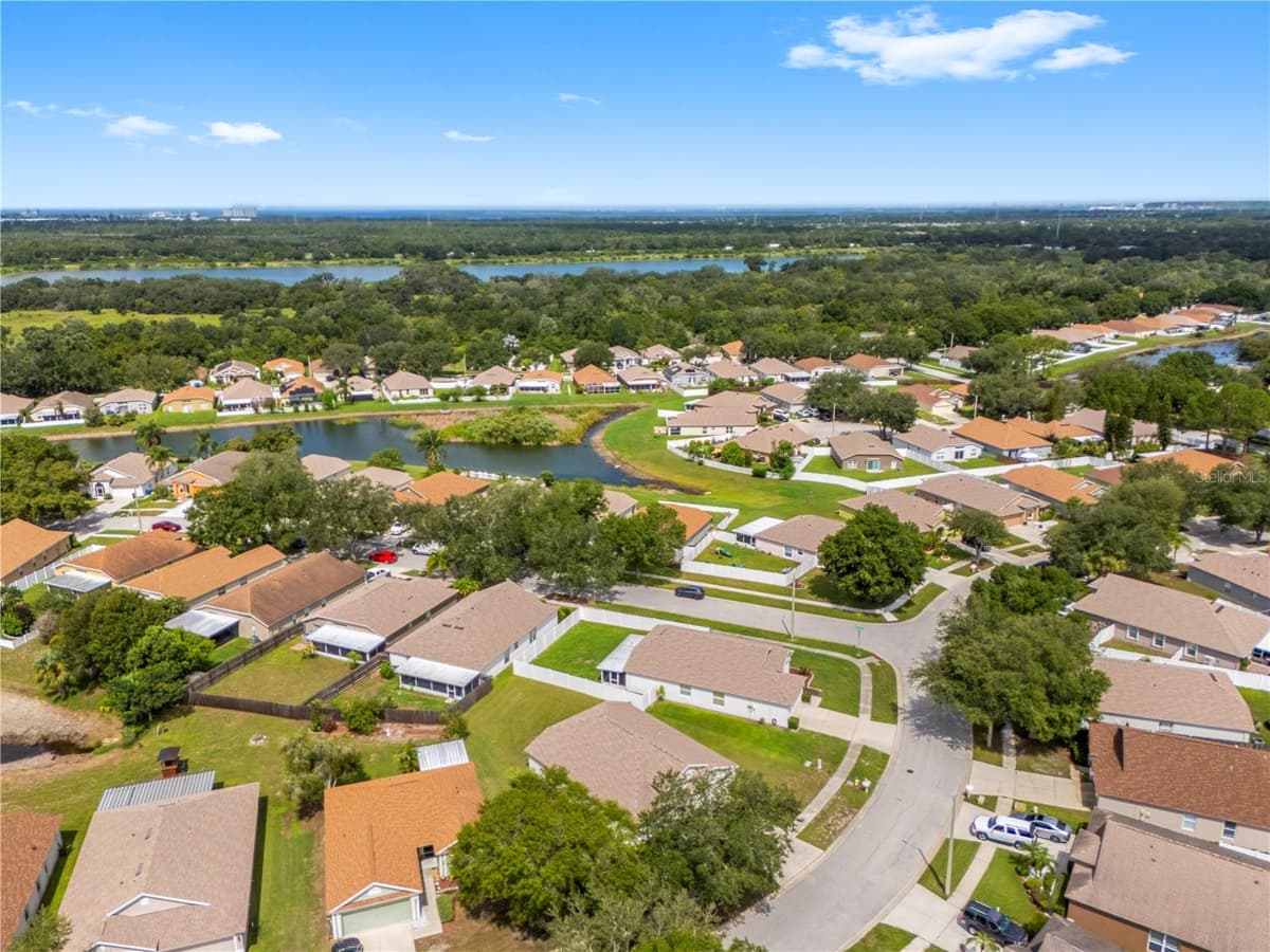 10234 HUNTERS HAVEN BOULEVARD — photo 42 of 44