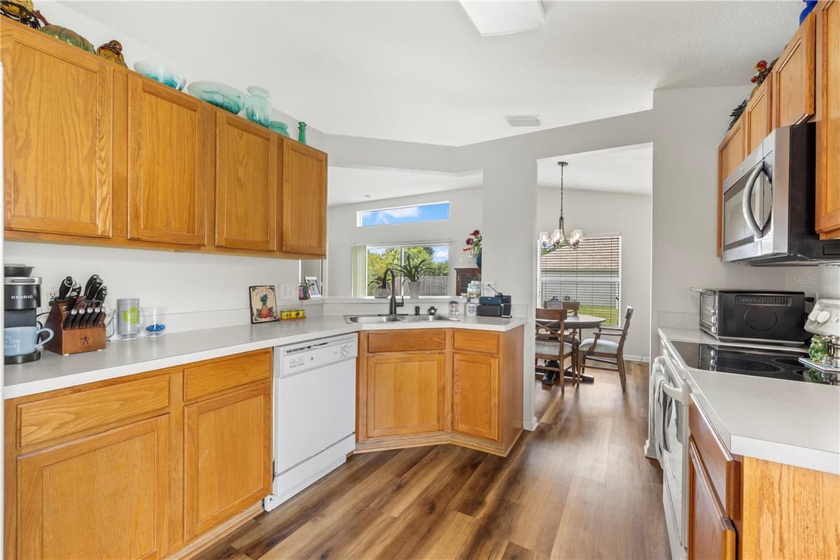 10234 HUNTERS HAVEN BOULEVARD — photo 16 of 44