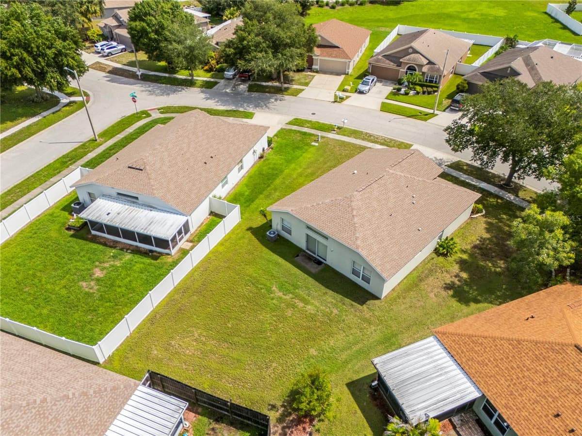 10234 HUNTERS HAVEN BOULEVARD — photo 39 of 44