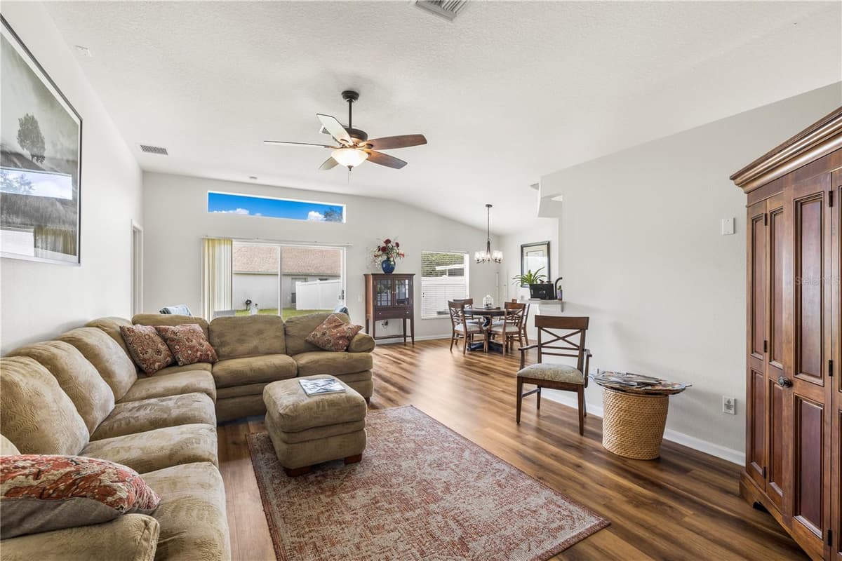 10234 HUNTERS HAVEN BOULEVARD — photo 8 of 44