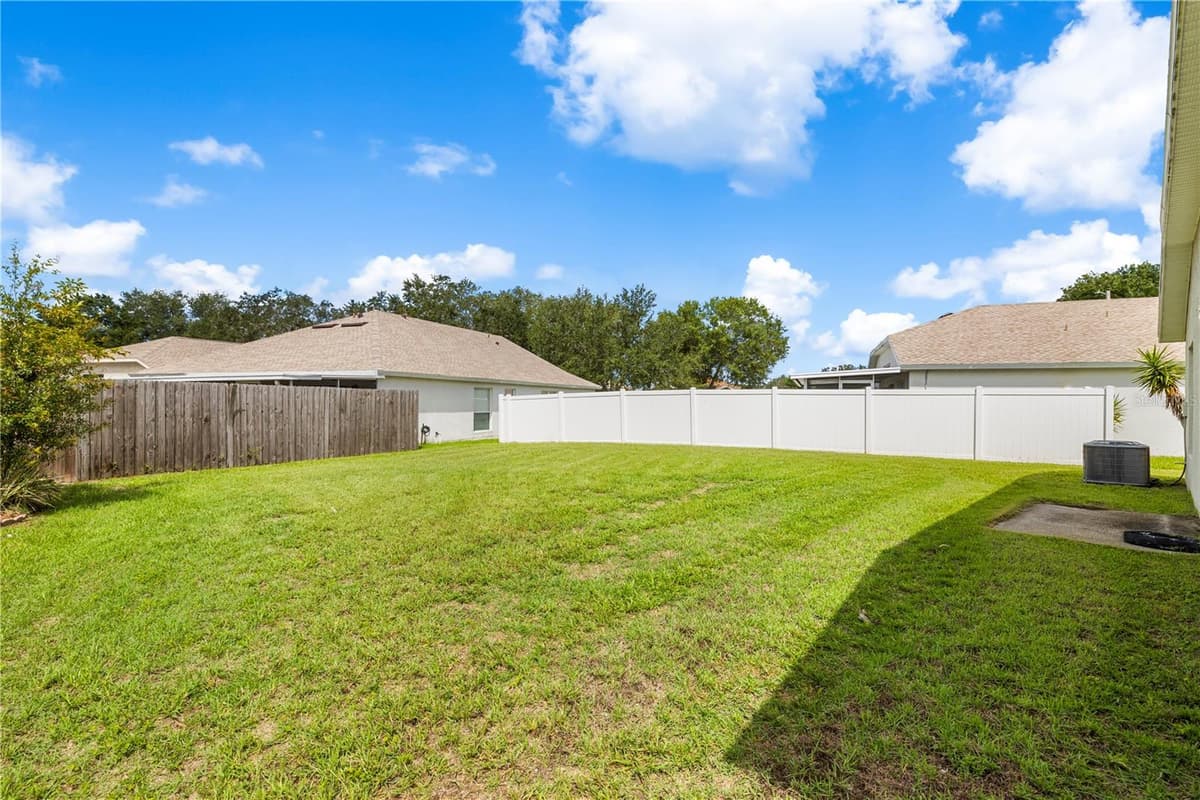 10234 HUNTERS HAVEN BOULEVARD — photo 32 of 44