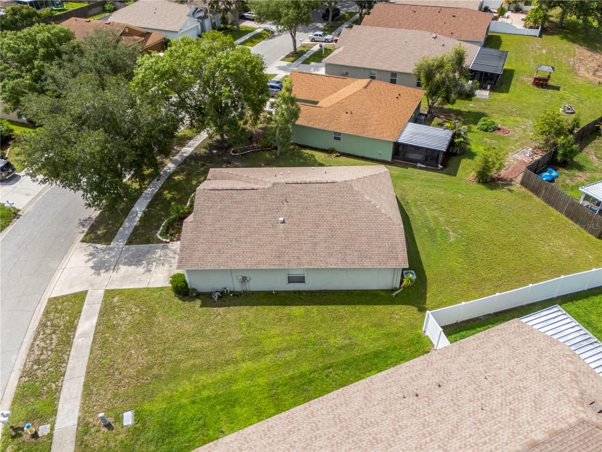 10234 HUNTERS HAVEN BOULEVARD — photo 37 of 44