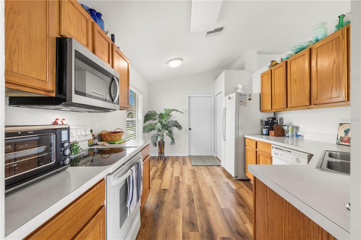 10234 HUNTERS HAVEN BOULEVARD — photo 15 of 44