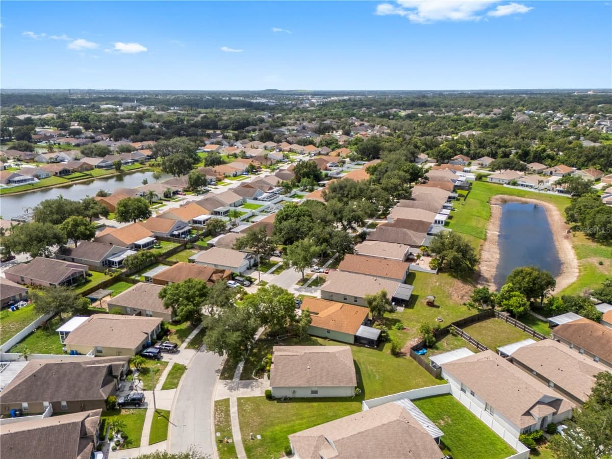 10234 HUNTERS HAVEN BOULEVARD — photo 43 of 44