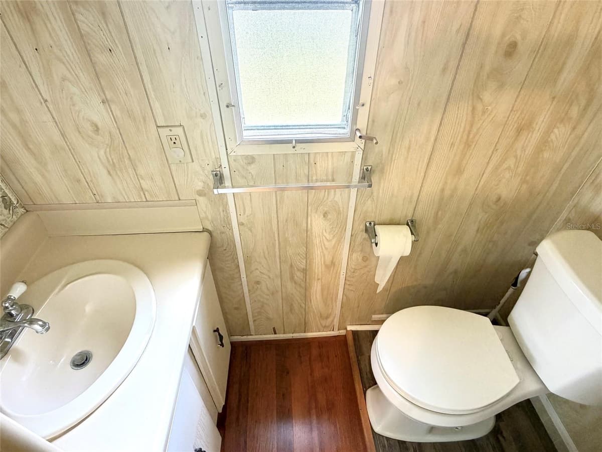 5562 LANSING DRIVE — photo 13 of 18