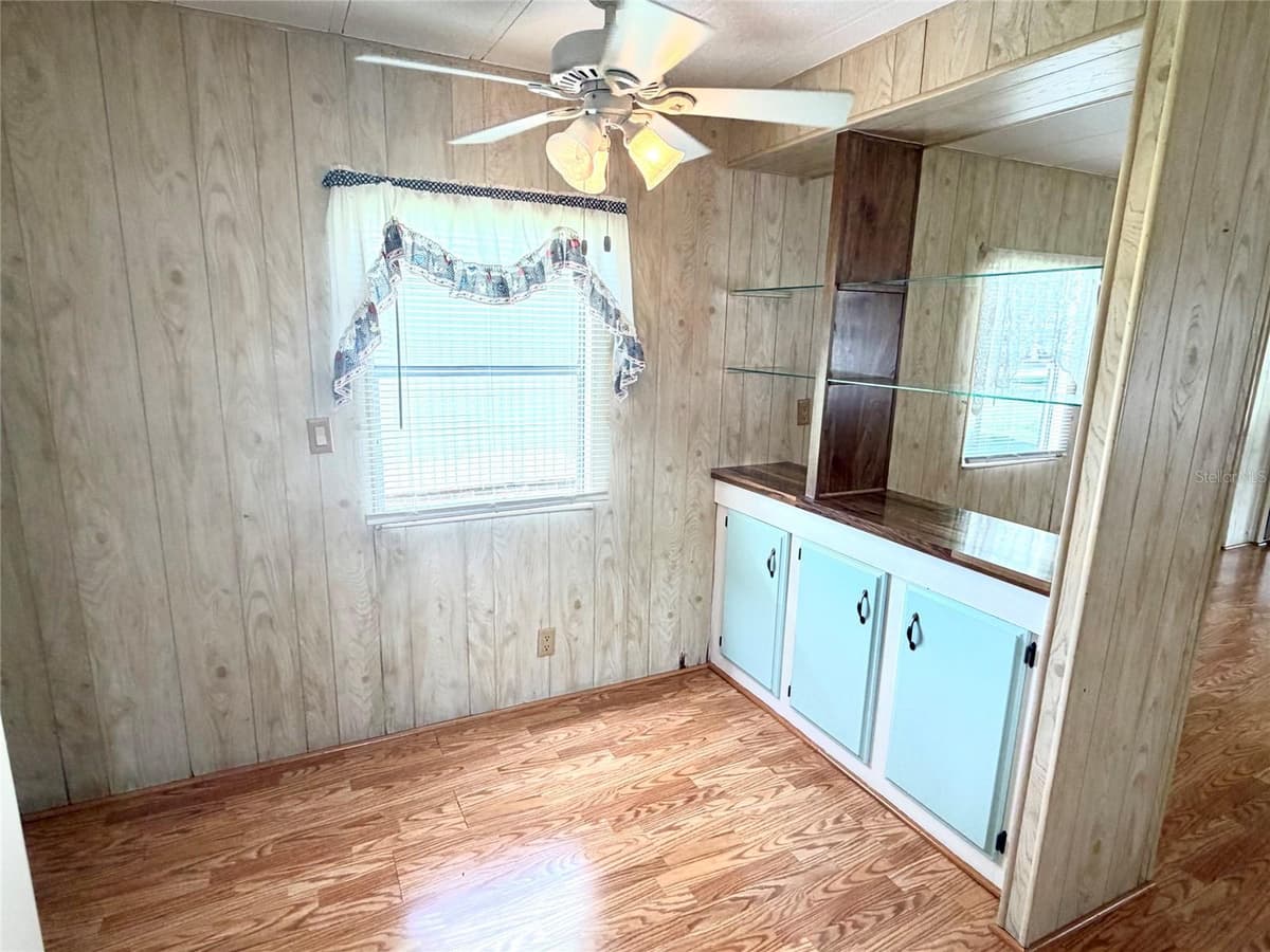 5562 LANSING DRIVE — photo 10 of 18