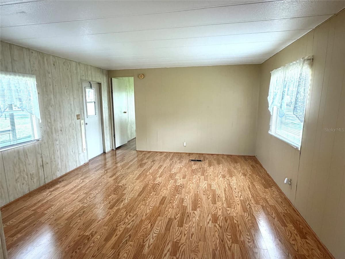 5562 LANSING DRIVE — photo 6 of 18
