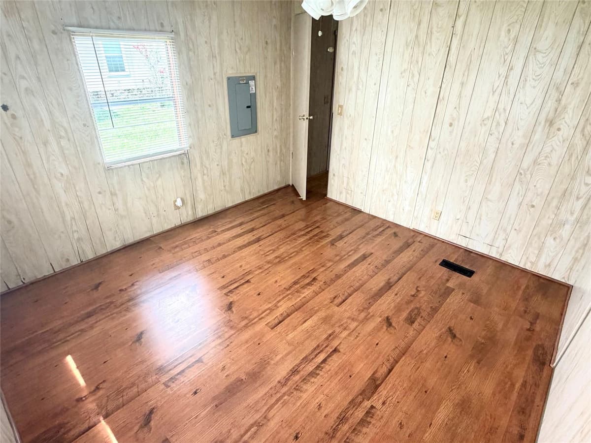 5562 LANSING DRIVE — photo 15 of 18
