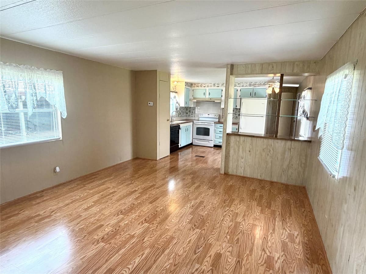 5562 LANSING DRIVE — photo 7 of 18