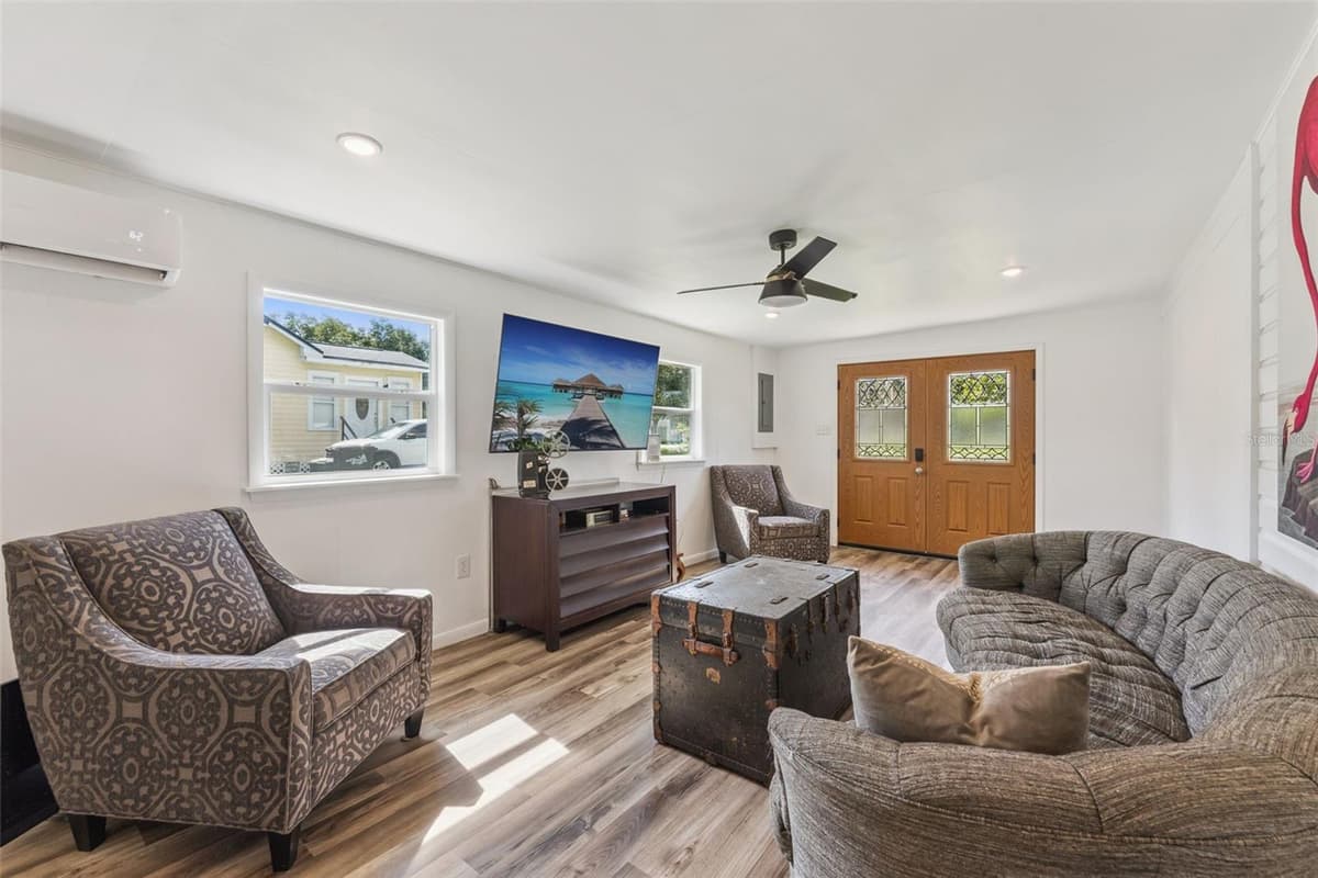 809 GRANDVIEW AVENUE — photo 9 of 40