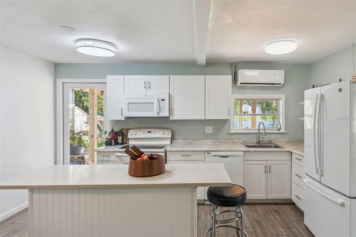 809 GRANDVIEW AVENUE — photo 3 of 40