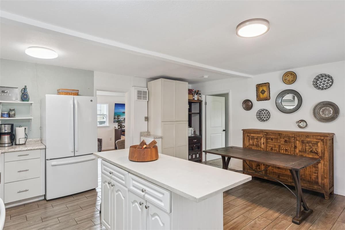 809 GRANDVIEW AVENUE — photo 4 of 40