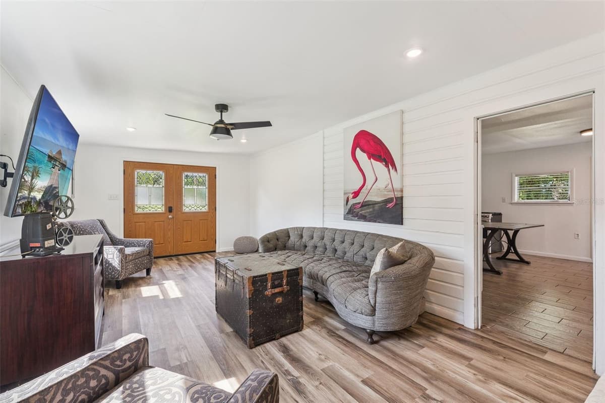 809 GRANDVIEW AVENUE — photo 8 of 40