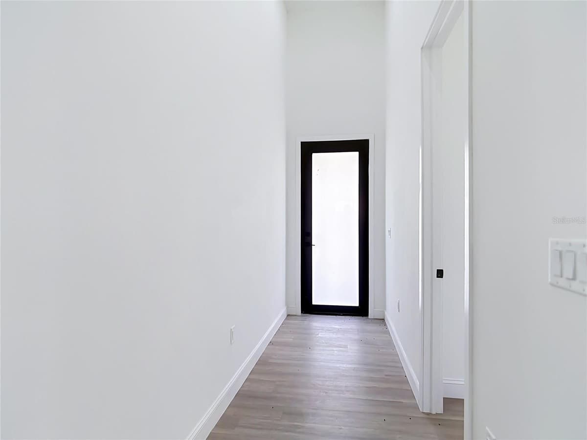 275 LECTURN STREET — photo 12 of 61