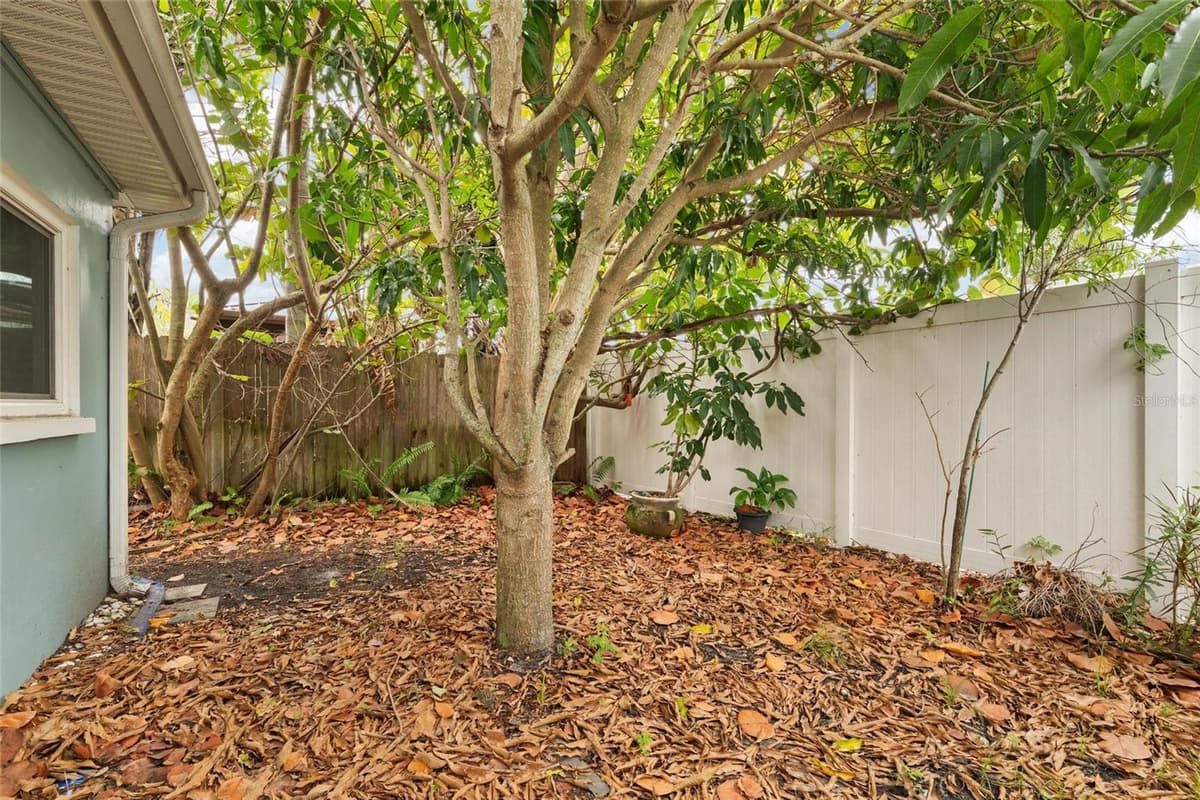 8404 FLAGSTONE DRIVE — photo 26 of 35