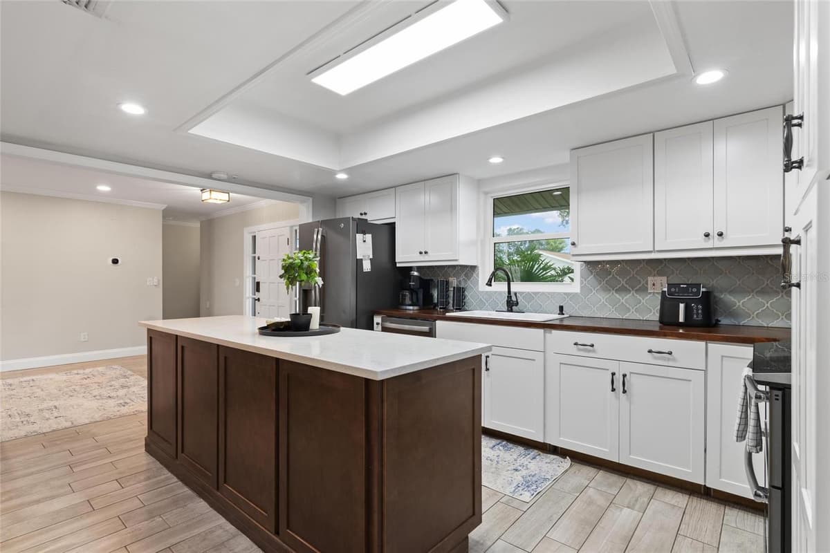 8404 FLAGSTONE DRIVE — photo 9 of 35