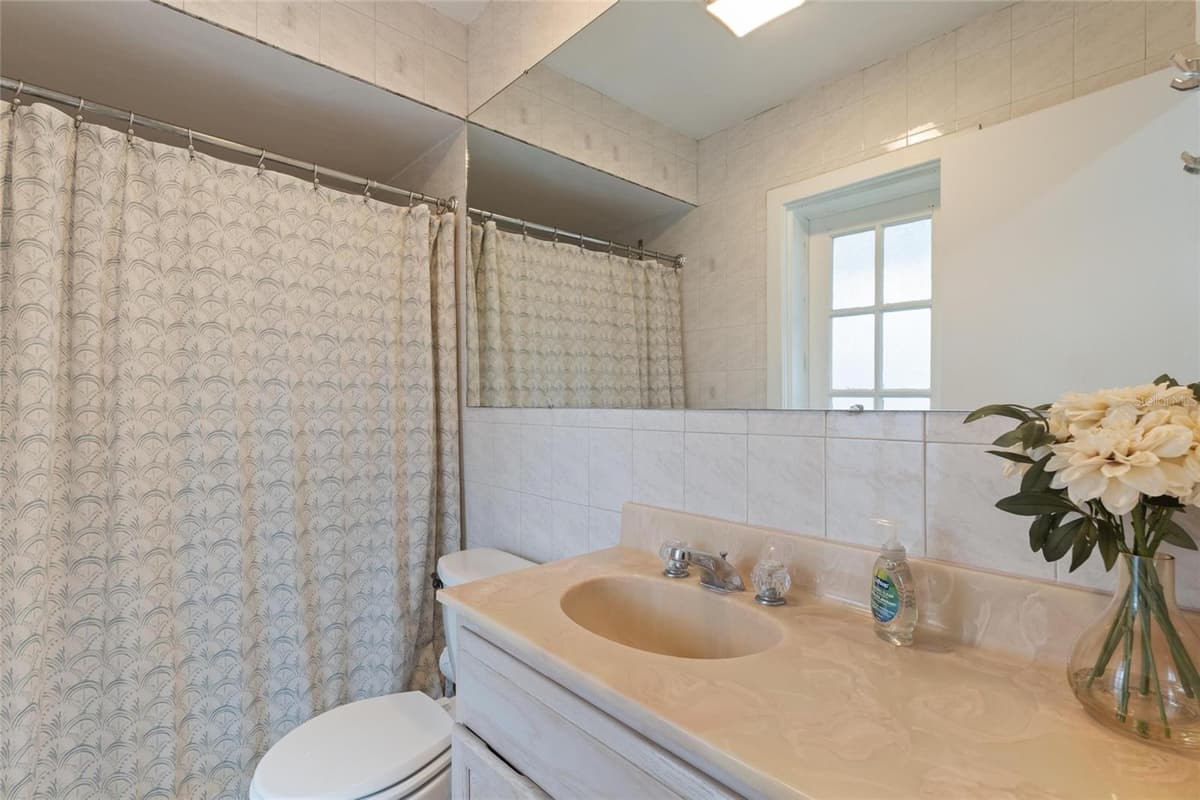 8404 FLAGSTONE DRIVE — photo 22 of 35