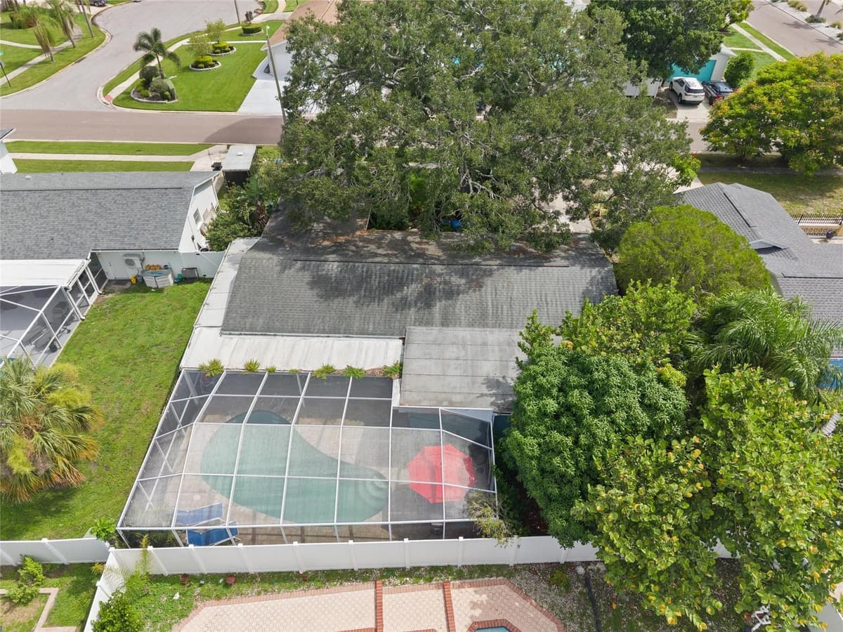 8404 FLAGSTONE DRIVE — photo 33 of 35
