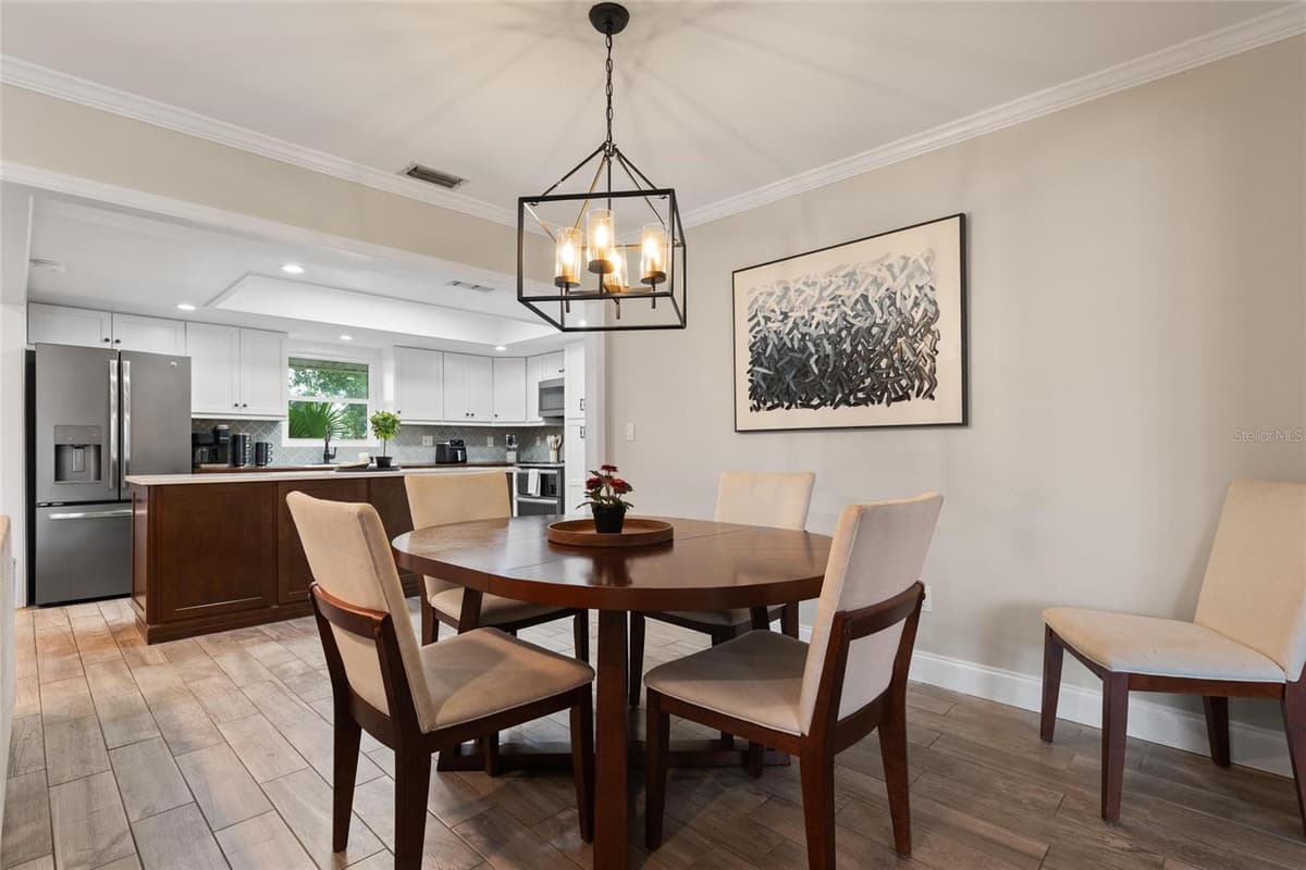 8404 FLAGSTONE DRIVE — photo 13 of 35