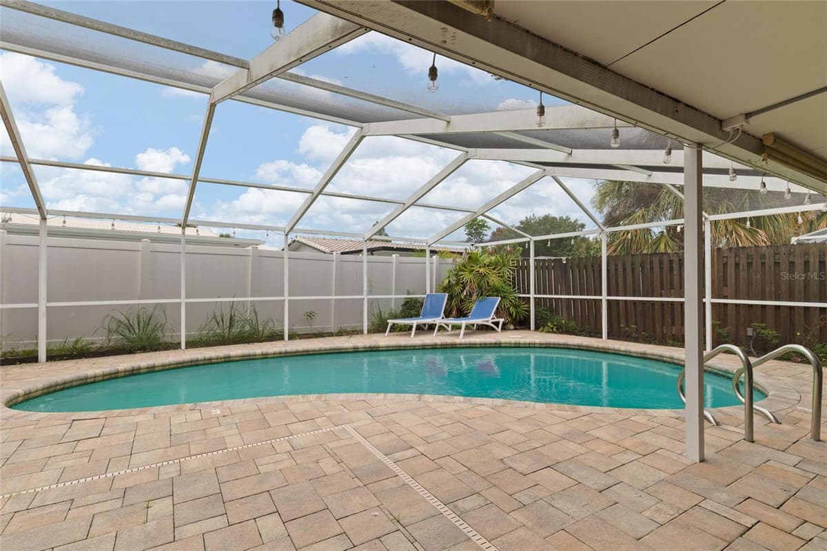 8404 FLAGSTONE DRIVE — photo 25 of 35