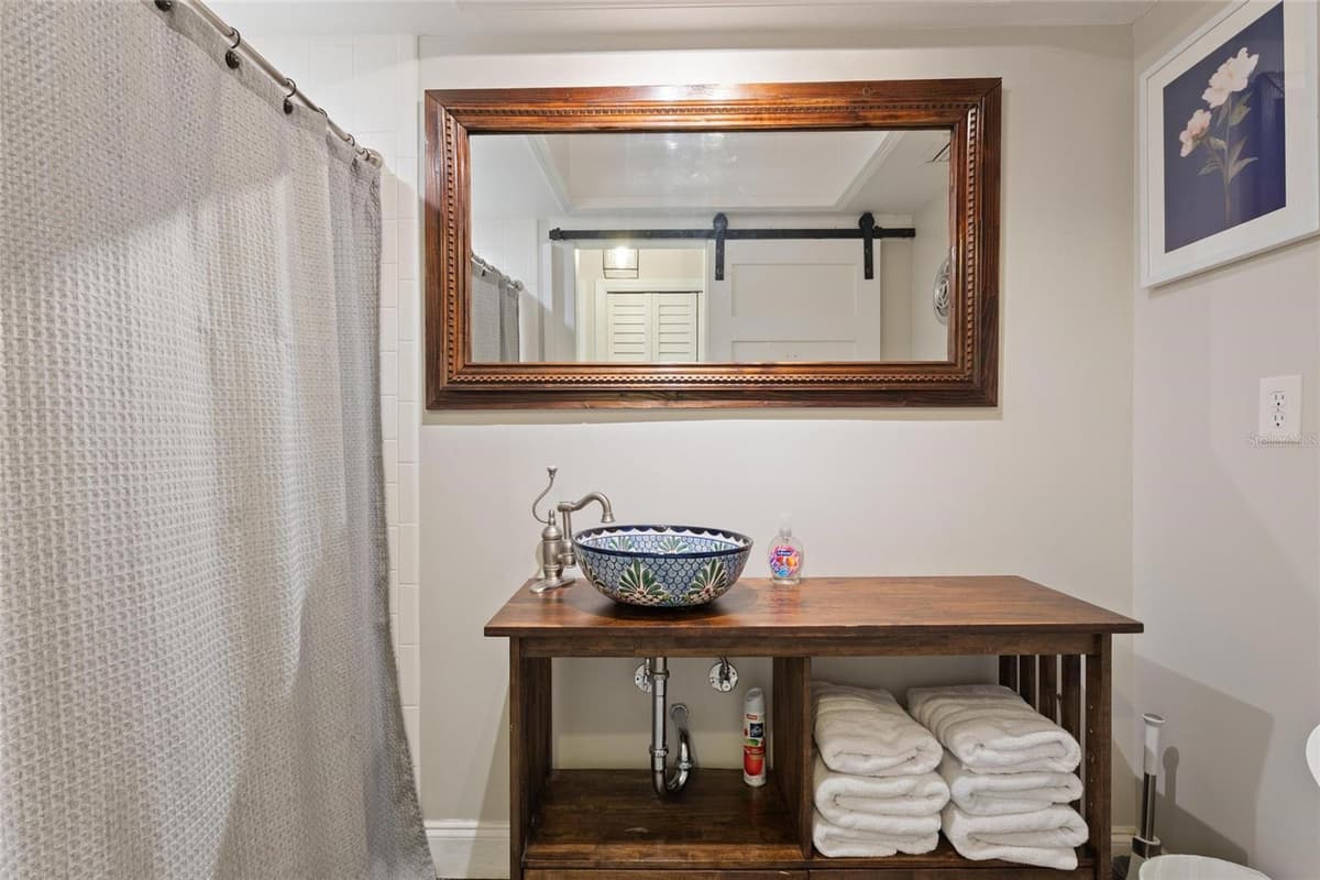 8404 FLAGSTONE DRIVE — photo 20 of 35