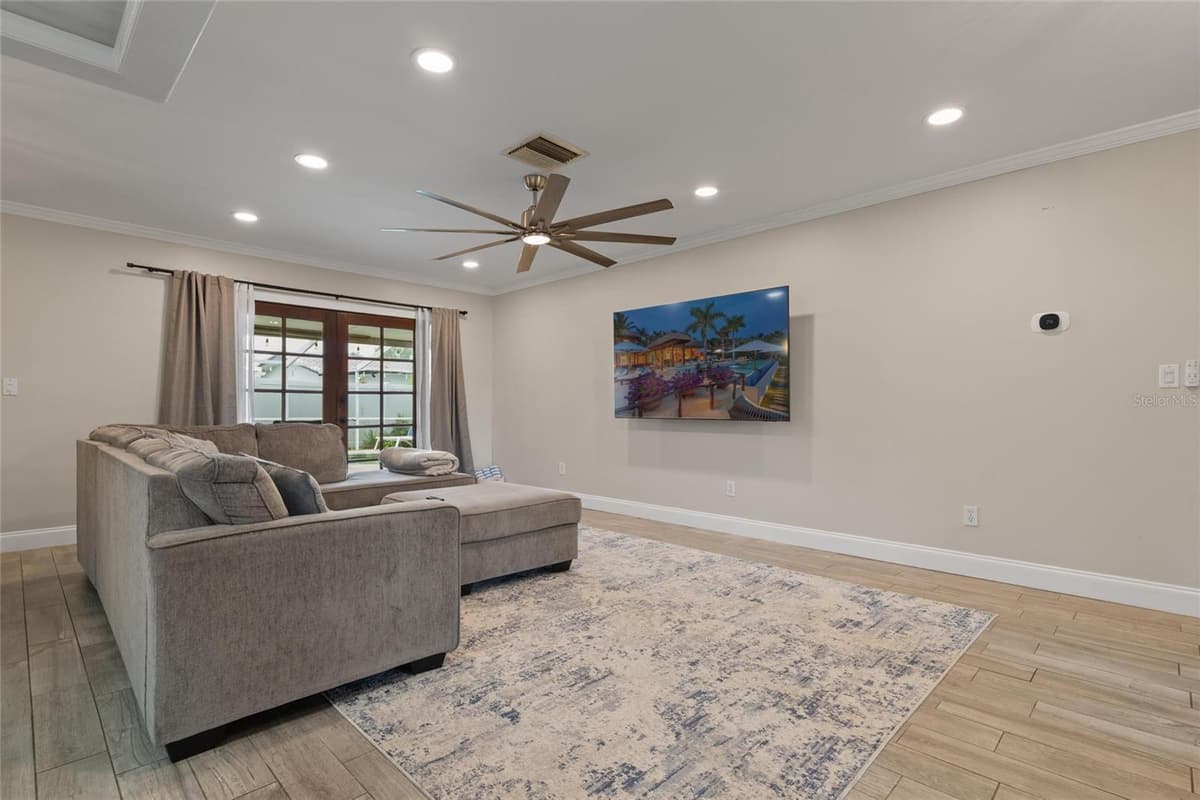 8404 FLAGSTONE DRIVE — photo 12 of 35