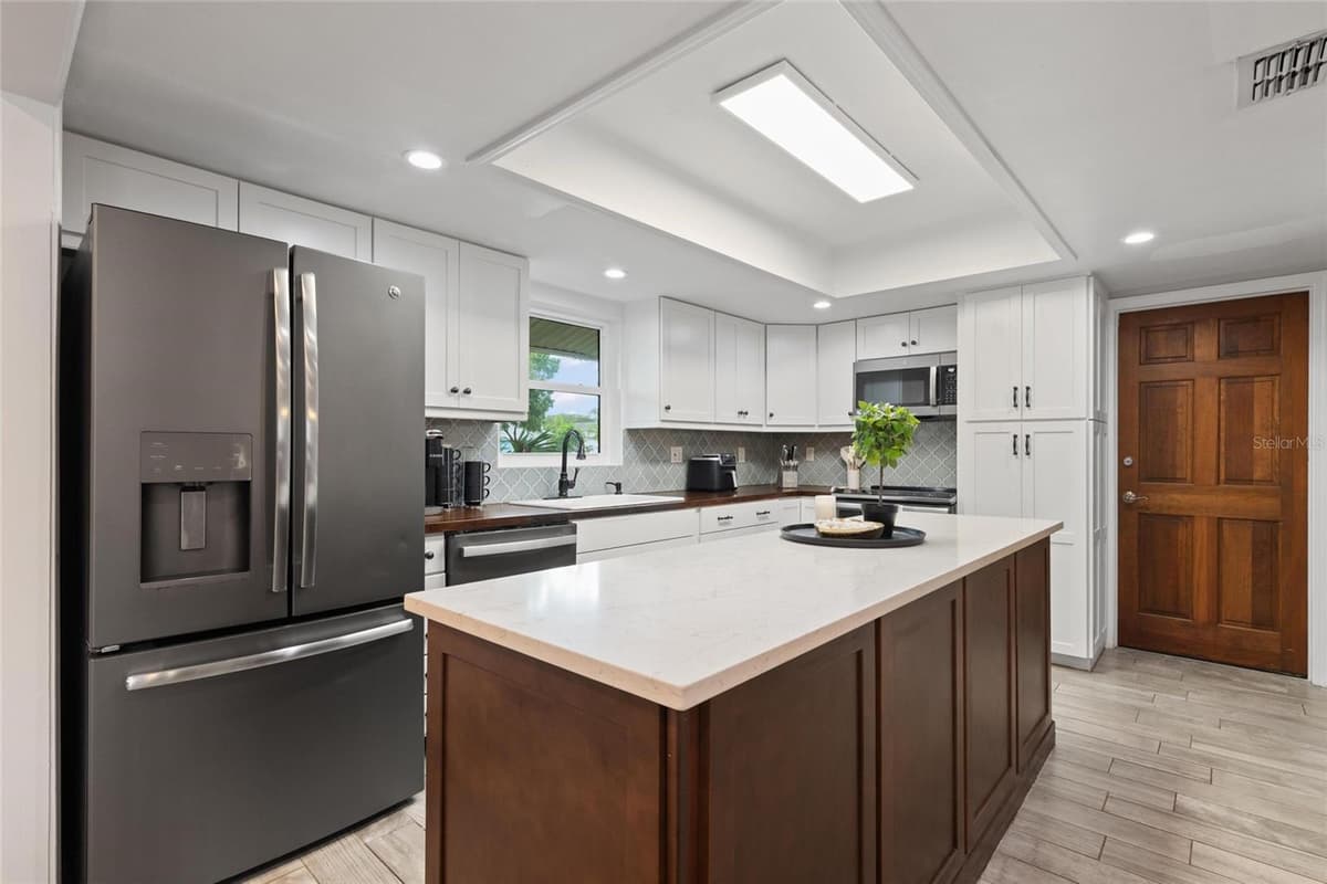 8404 FLAGSTONE DRIVE — photo 10 of 35