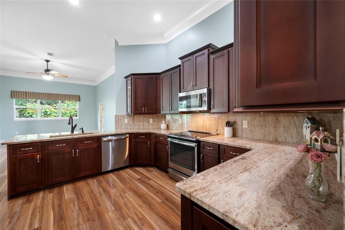 11421 STRATHAVEN COURT — photo 20 of 91