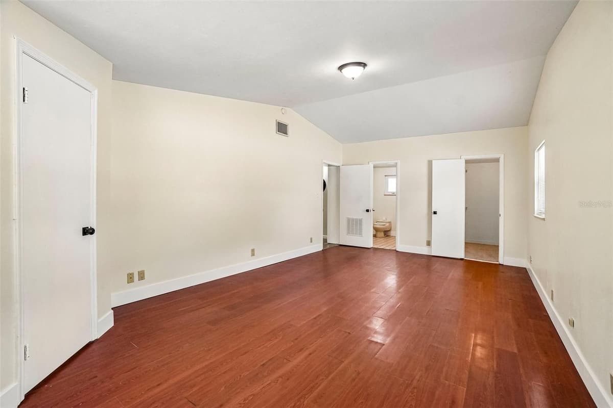 9216 ROBSON STREET — photo 15 of 43