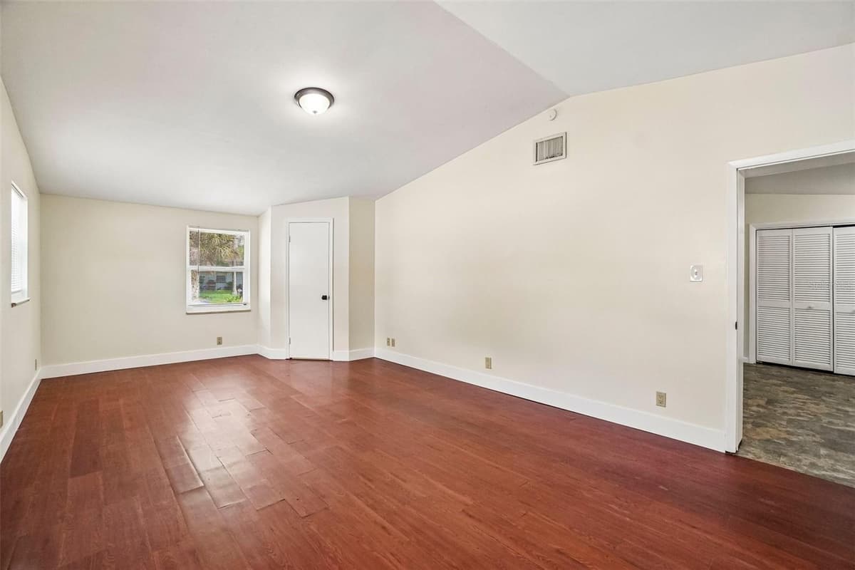 9216 ROBSON STREET — photo 17 of 43