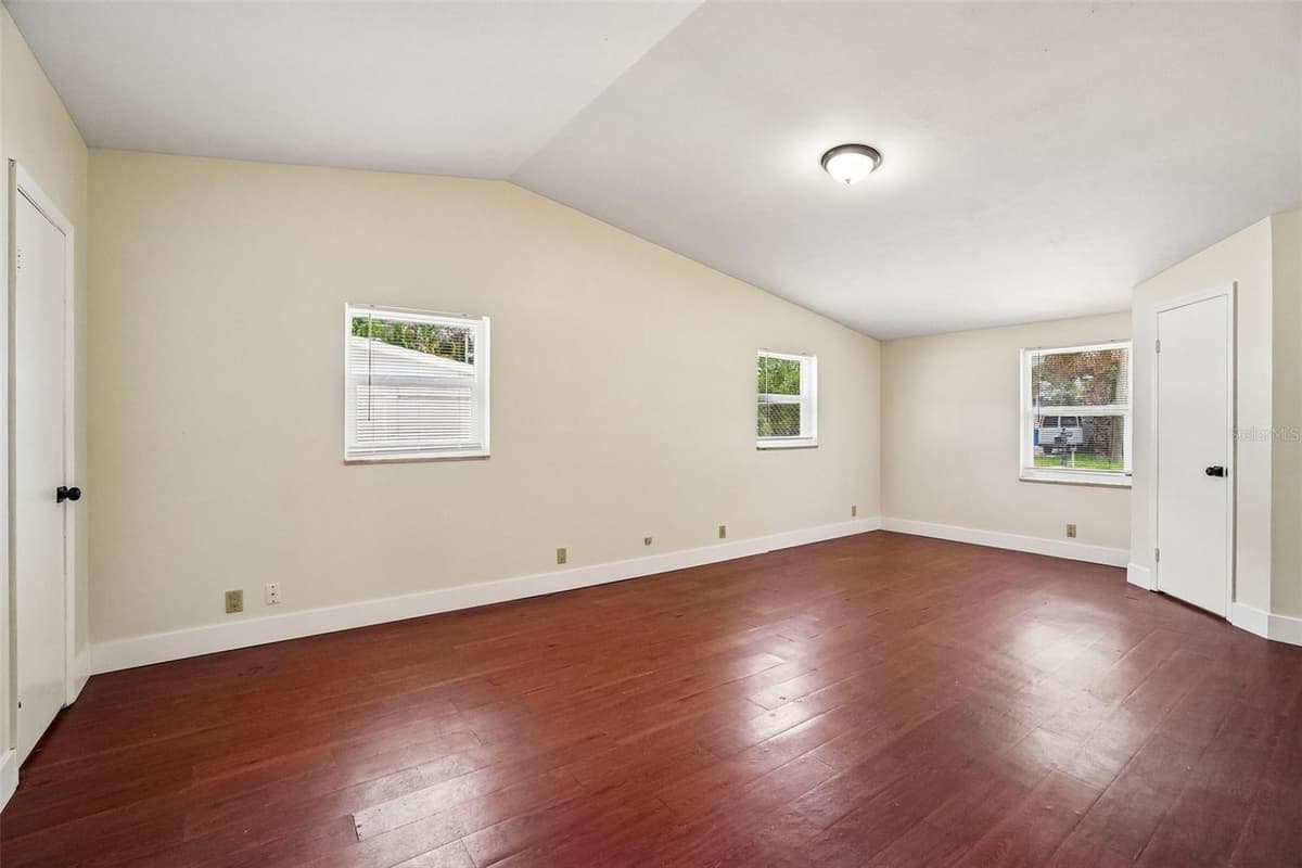9216 ROBSON STREET — photo 16 of 43