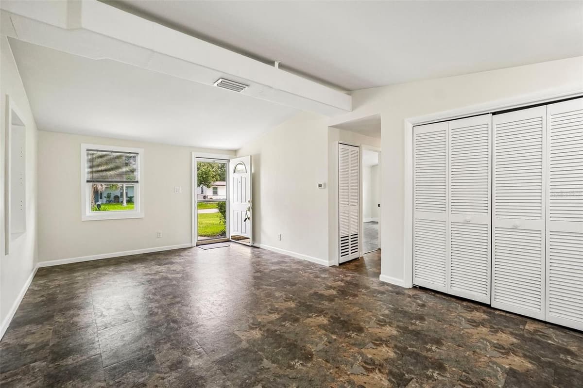 9216 ROBSON STREET — photo 9 of 43