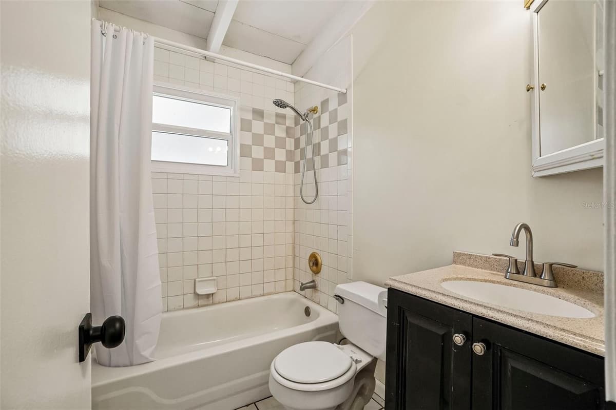 9216 ROBSON STREET — photo 26 of 43