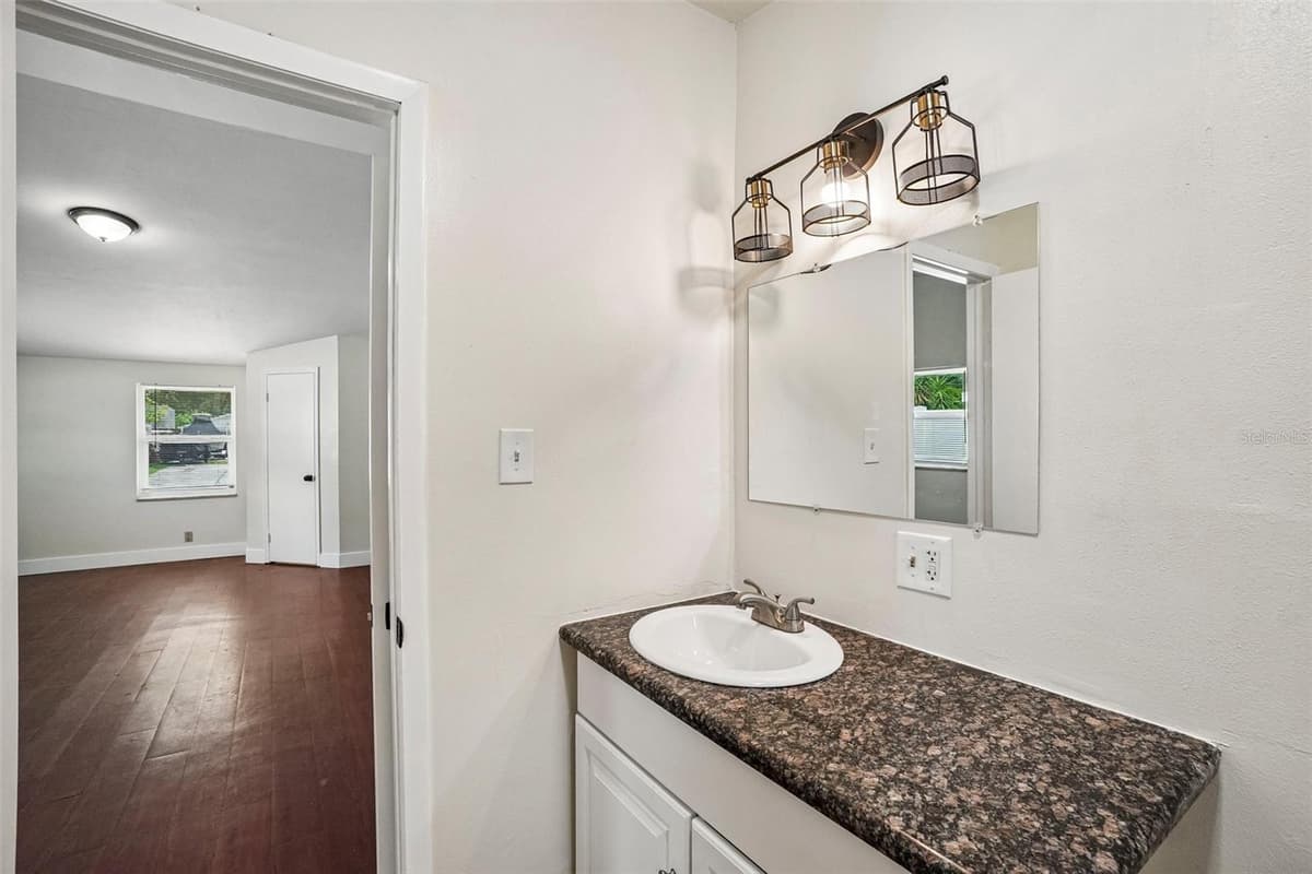 9216 ROBSON STREET — photo 20 of 43