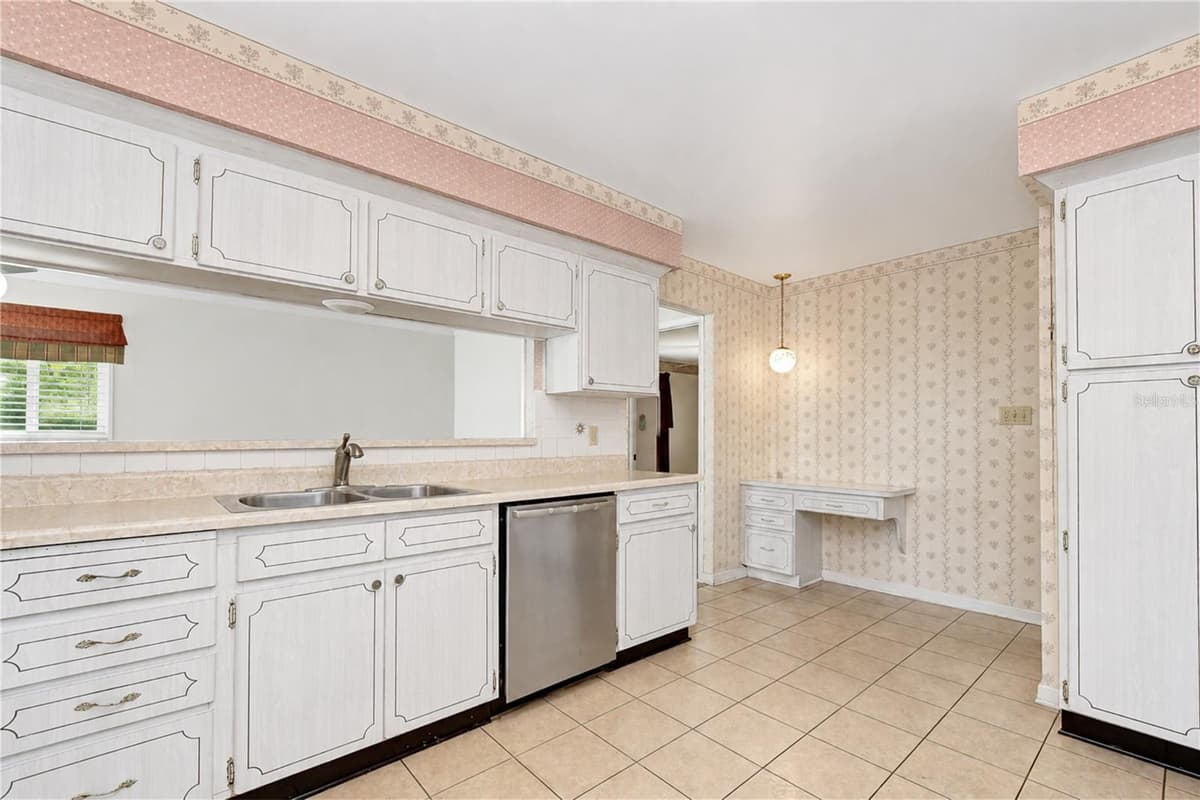 2205 MALIBU DRIVE — photo 12 of 33