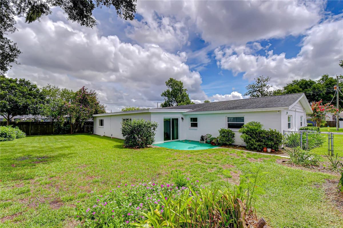 2205 MALIBU DRIVE — photo 4 of 33