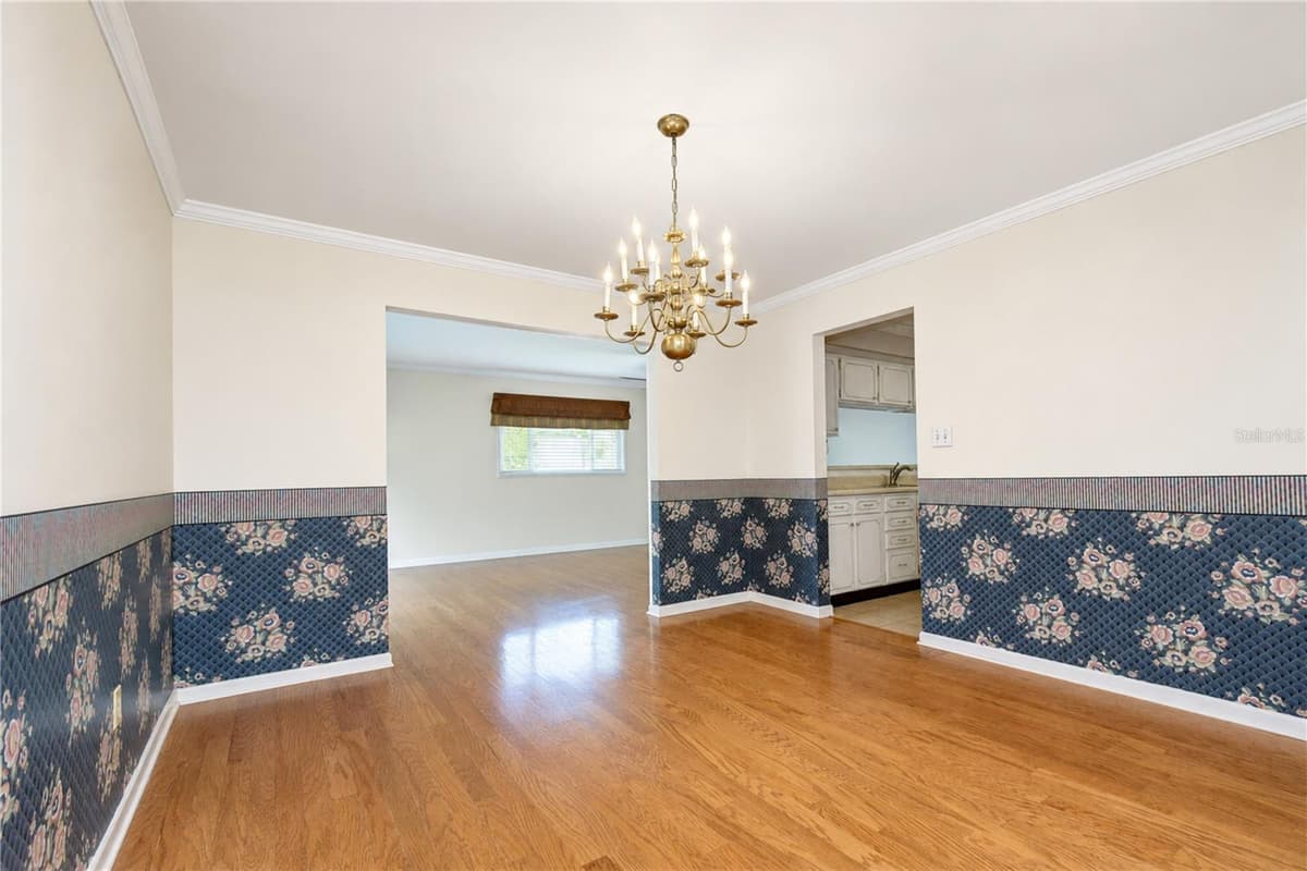 2205 MALIBU DRIVE — photo 8 of 33