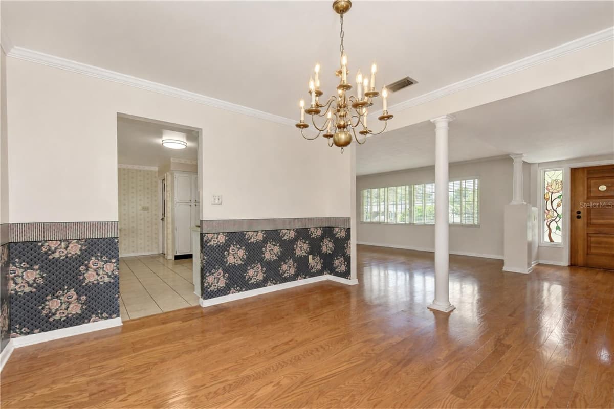 2205 MALIBU DRIVE — photo 9 of 33