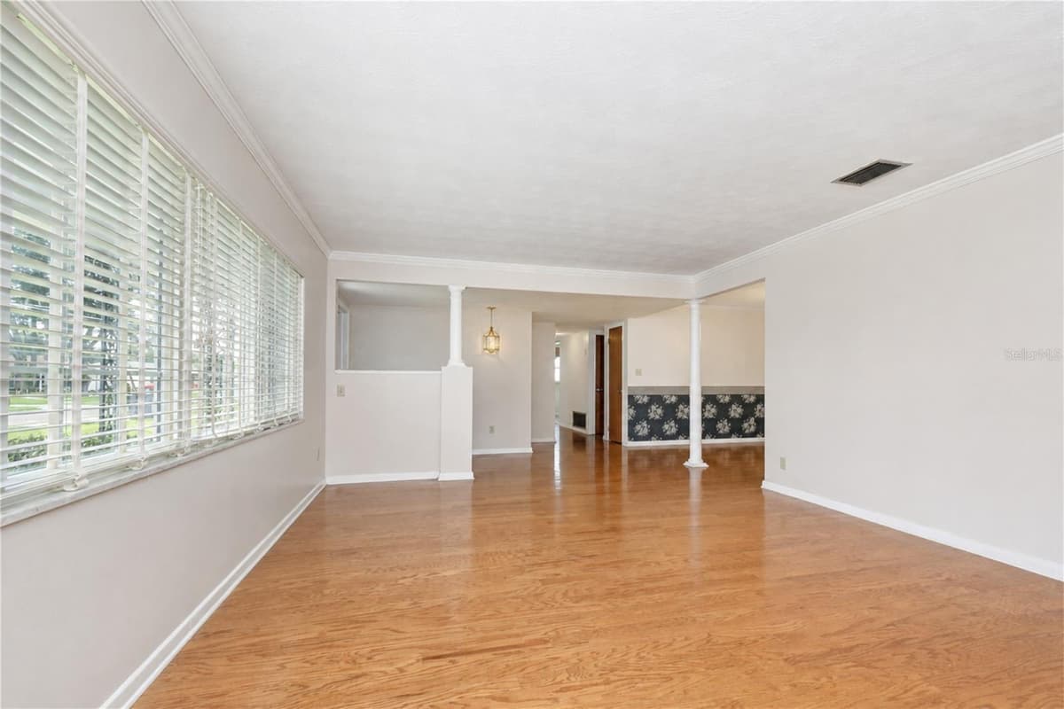 2205 MALIBU DRIVE — photo 7 of 33