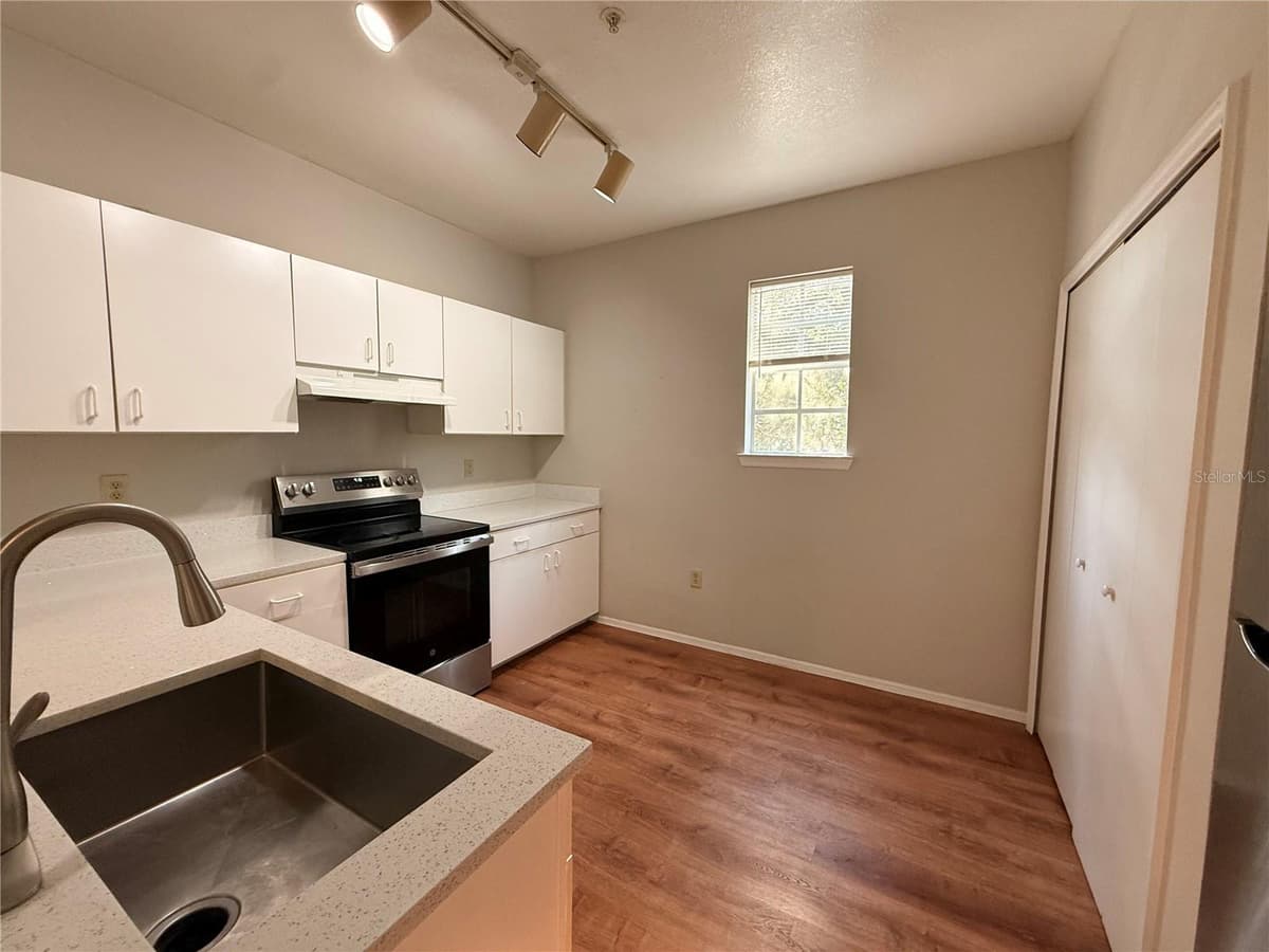 102 VISTA VERDI CIRCLE — photo 14 of 38